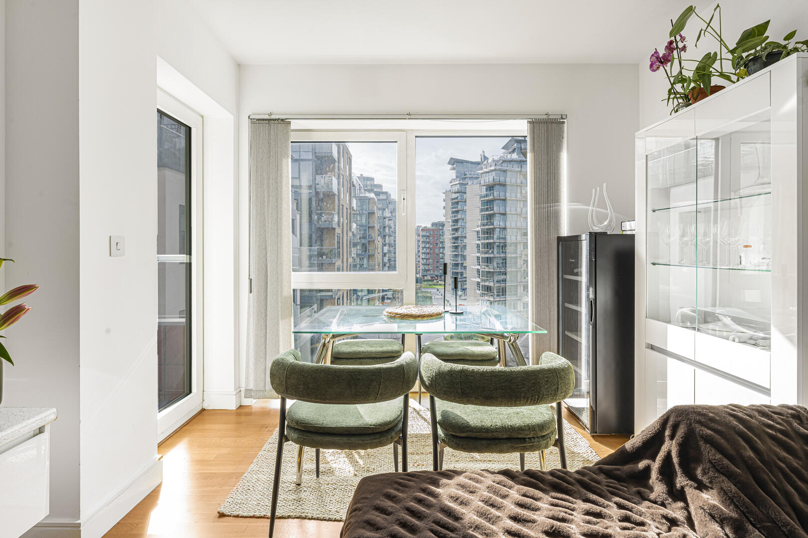 2 bed property in Battersea Reach, London